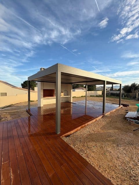 pergola sur terrasse en bois