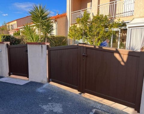 portail-exterieur-maron-480x380